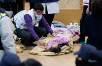 <p>Rescue workers carry a patient on Jan. 26, 2018 in Miryang, South Korea. (Photo: Kookje Shinmun via Getty Images) </p>