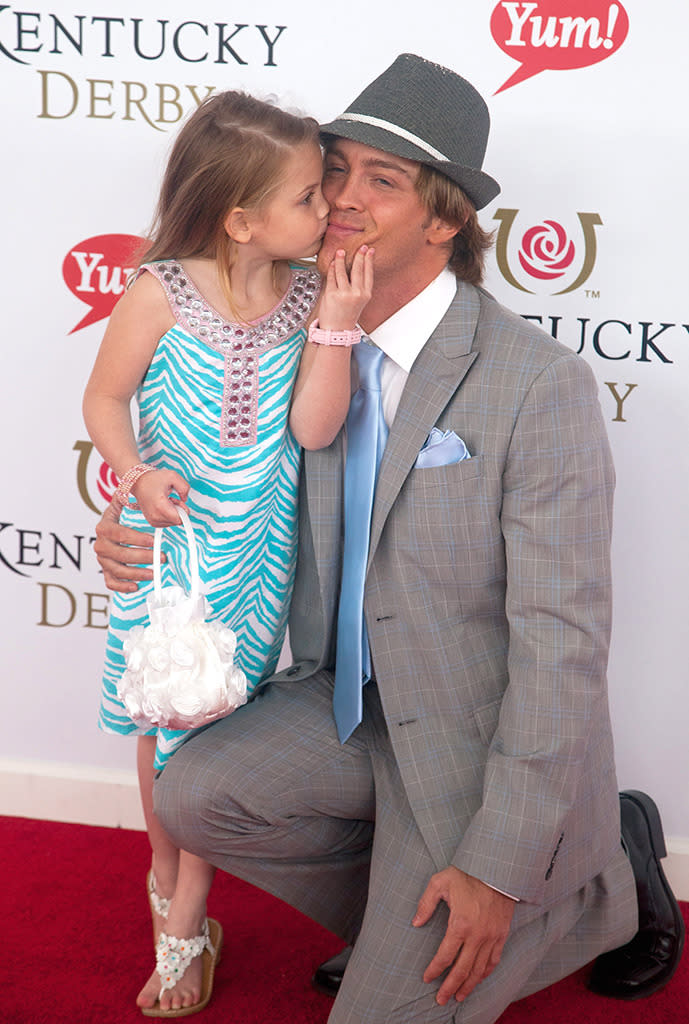 It wasn’t easy, but somehow Birkhead was able to slow his daughter down long enough for the traditional photo to be taken of father and daughter sharing a kiss on the red carpet. (Photo: Joey Foley/FilmMagic) 