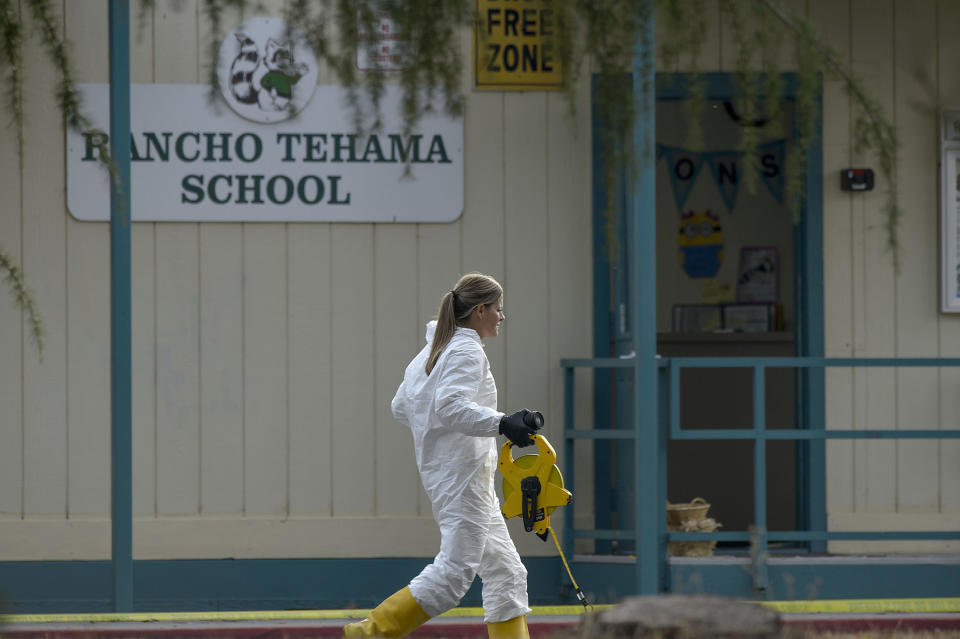 FBI&nbsp;investigators process evidence at Rancho Tehama Elementary School on Nov. 14.&nbsp; (Photo: Sacramento Bee via Getty Images)