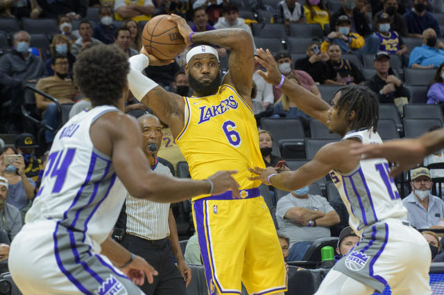 3 takeaways: LeBron James scores 30, Lakers lose to Kings in preseason