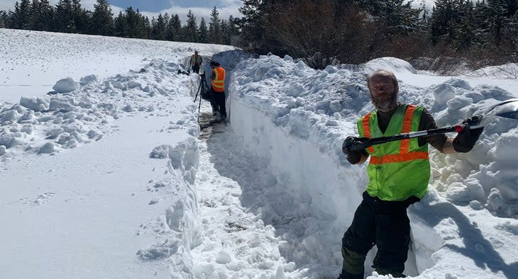 <span class="article__caption">That's a lot of snow!</span> (Photo: Buffalo Field Campaign )