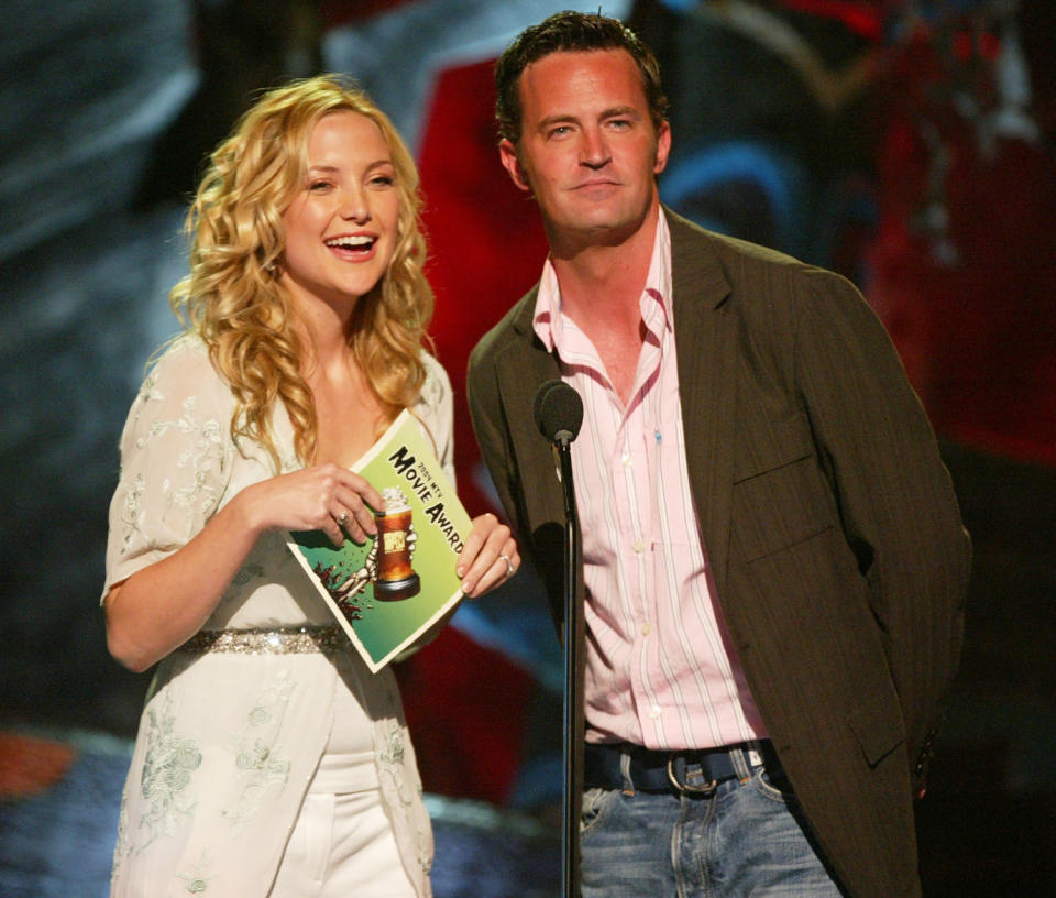 Kate Hudson and Matthew Perry present at the 2004 MTV Movie Awards (Kevin Winter / Getty Images)