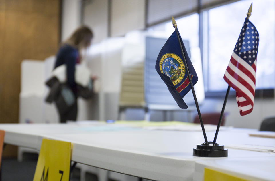 A voter fills out a ballot at the Boise Senior Center during the primary election in Boise, Idaho in 2016. (Otto Kitsinger/AP)