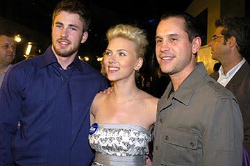 Chris Evans , Scarlett Johansson and Brian Robbins at the LA premiere of The Perfect Score