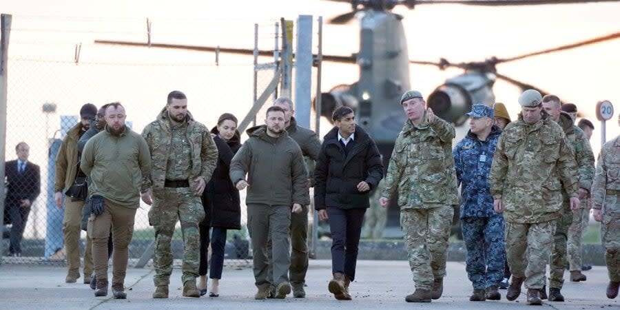 Volodymyr Zelenskyy and Rishi Sunak at the military base