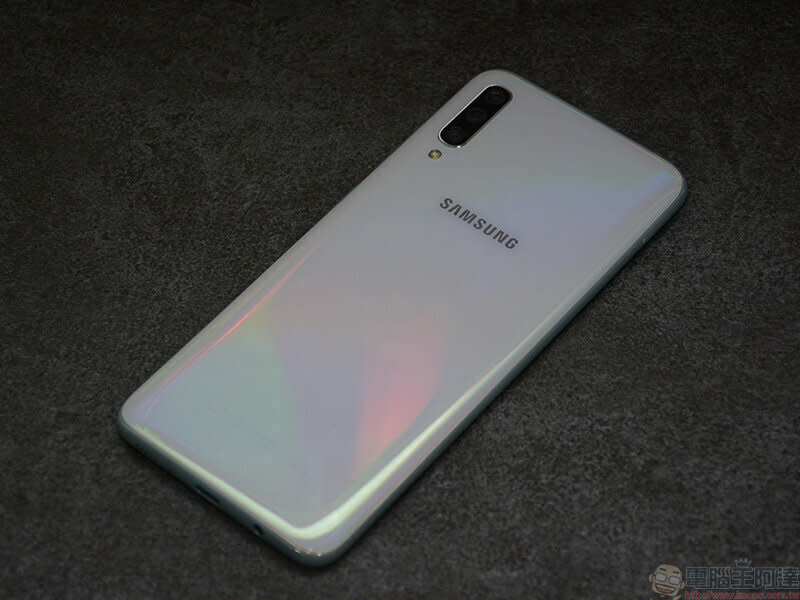 最新 Samsung Galaxy A70 開箱 實拍