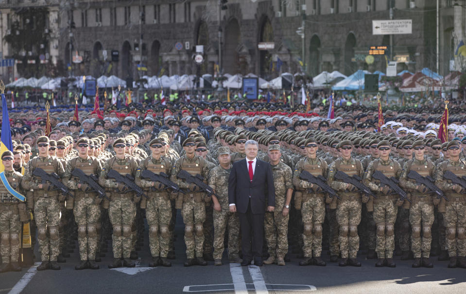 Ukrainian President Petro Poroshenko, center, poses for photo with soldiers during a rehearsal for the Independence Day military parade in Kiev, Ukraine, Wednesday, Aug. 22, 2018. Ukraine will mark the 27th anniversary of the Independence Day on Aug. 24. (Mikhail Palinchak/Presidential Press Service Pool Photo via AP)