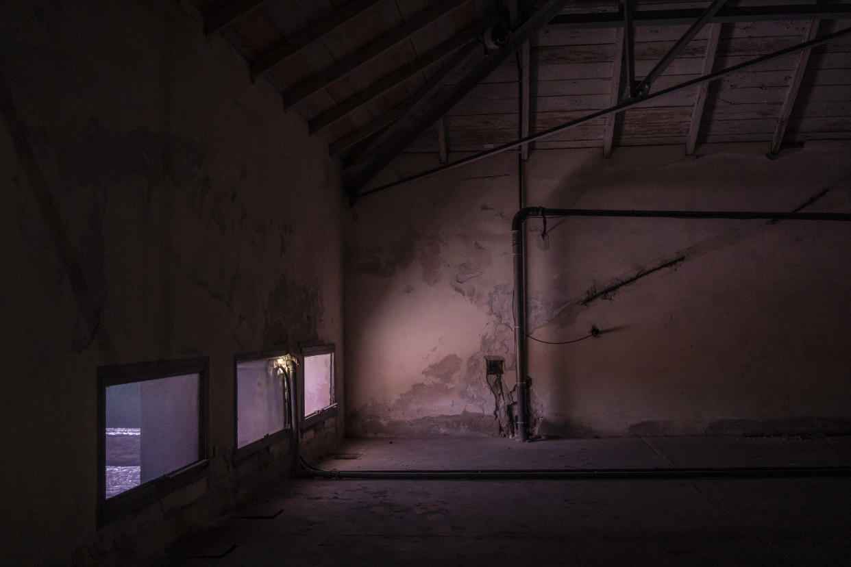 Imágenes de desaparecidos en la Escuela de Mecánica de la Armada, también conocida como ESMA, un antiguo centro clandestino de detención, tortura y asesinatos, en Buenos Aires, Argentina, el 15 de febrero de 2023. (Anita Pouchard Serra/The New York Times)