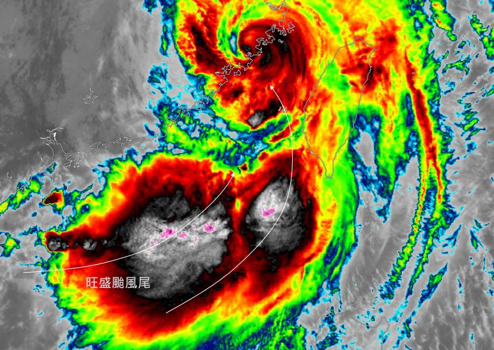 西南海域的旺盛颱風尾要密切注意。（圖／翻攝自台灣颱風論壇｜天氣特急臉書）