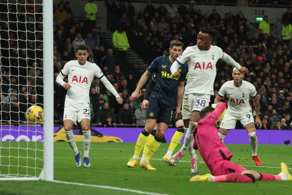 Destiny Udogie opened the scoring of Tottenham (AP)