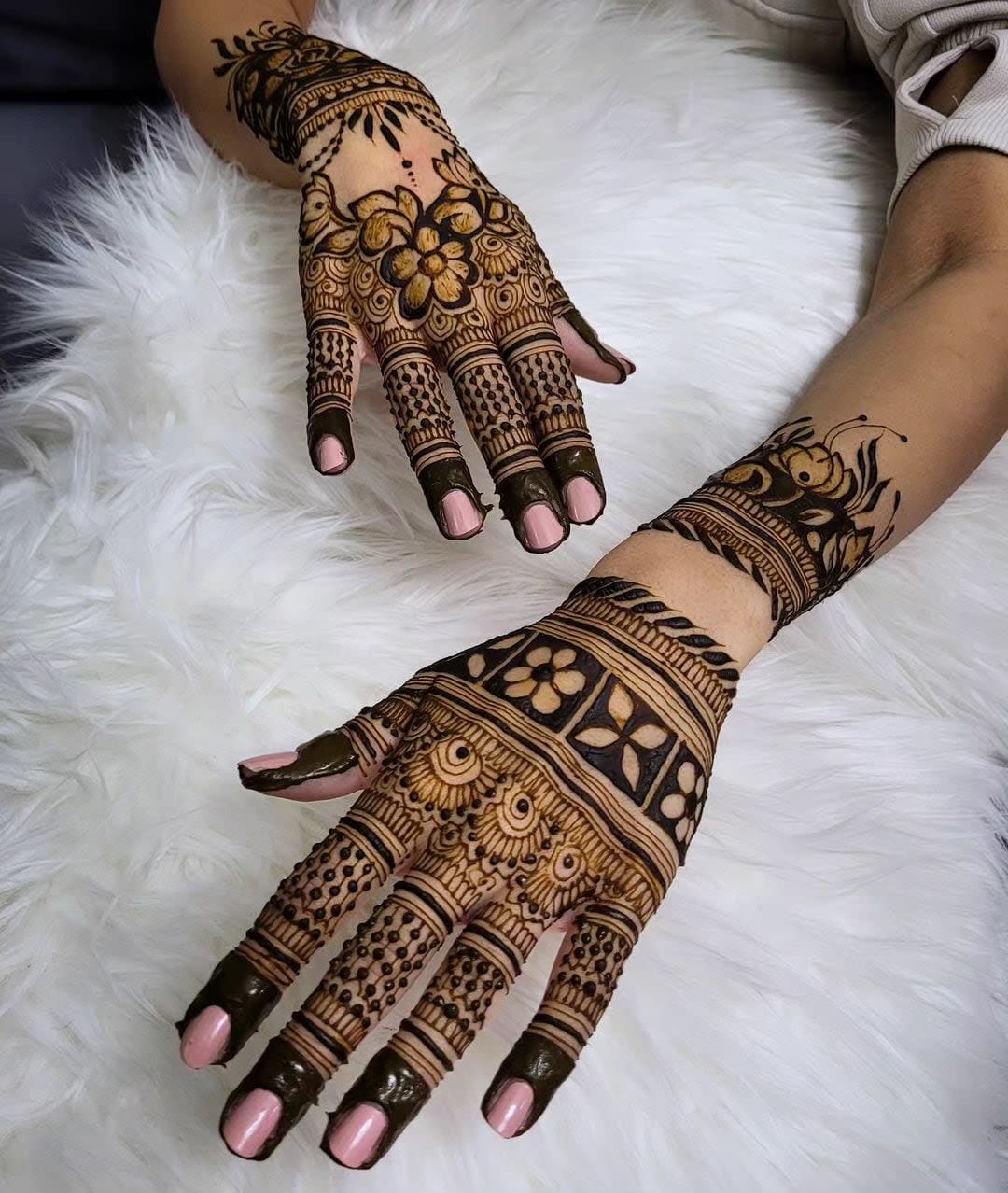 Henna work by Tooba Sheikh.  (Tooba Sheikh/ Instagram - image credit)