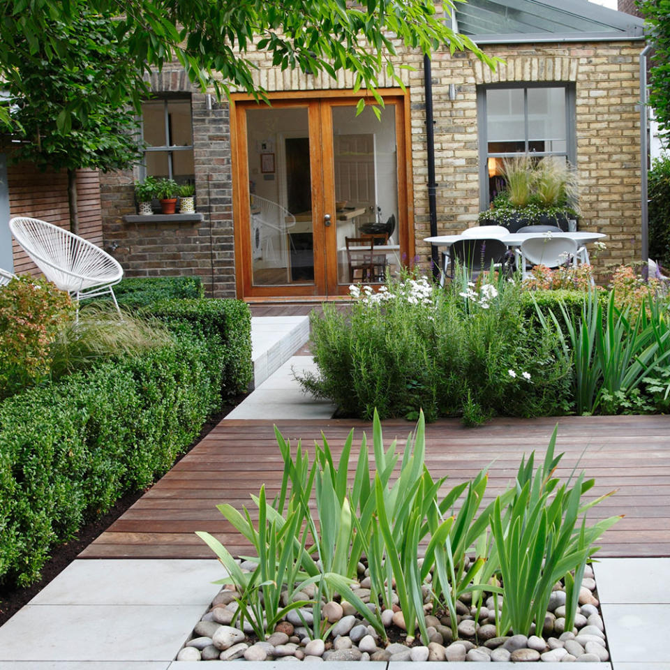 <p> Get an ultra-modern look for your garden by mixing wooden decking with stone paving. The combination of materials provides interest and a contrast between the light and dark colours. </p> <p> Without the lightening effect of the stone, the wood decking would look quite heavy in such a large garden. Architectural beds in the middle inject some greenery. </p>