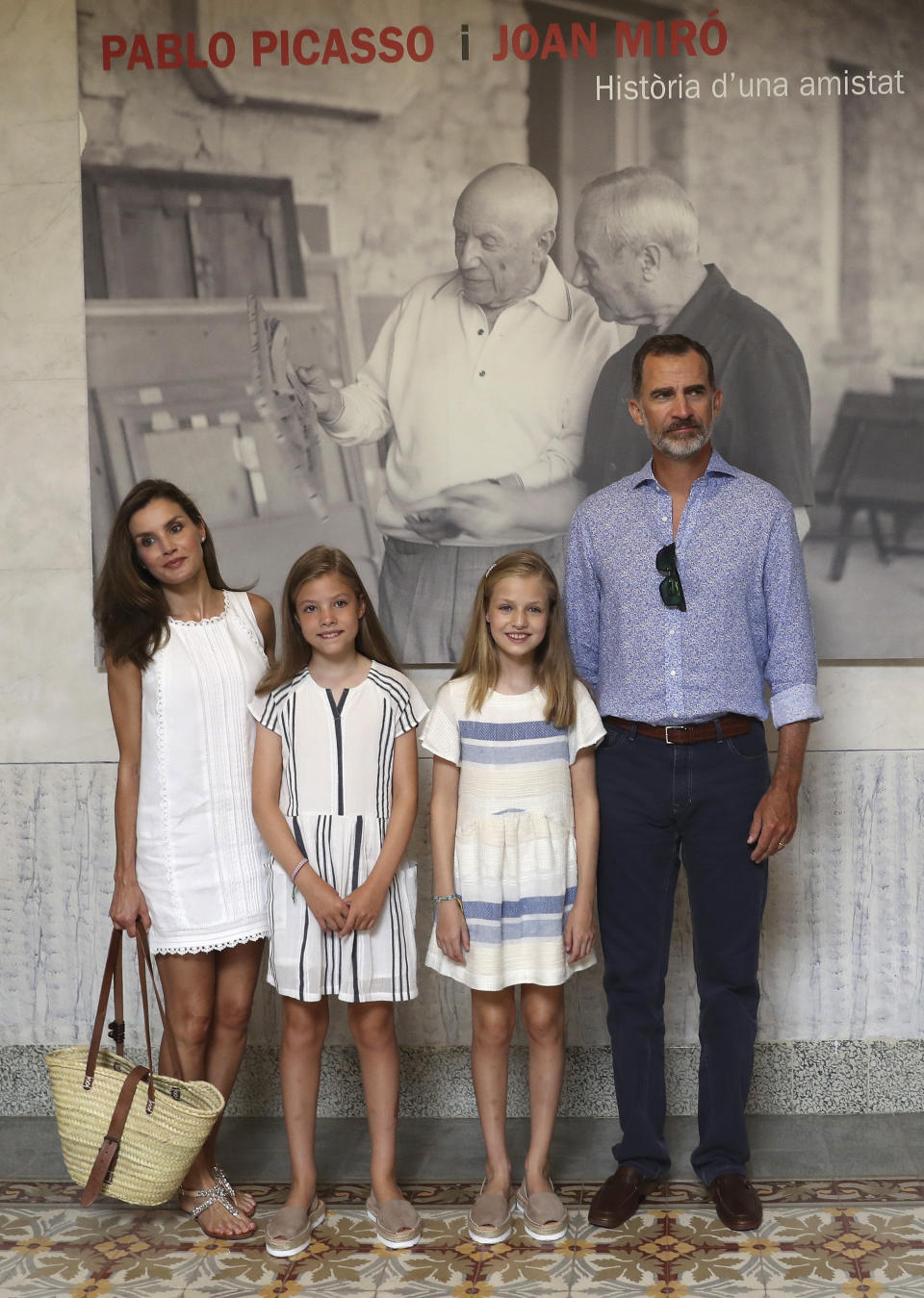 La reina Letizia, el rey Felipe y sus dos hijas