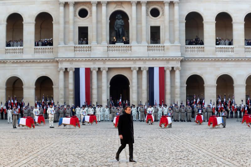 National ceremony in Paris to pay respect to the thirteen French soldiers killed in Mali