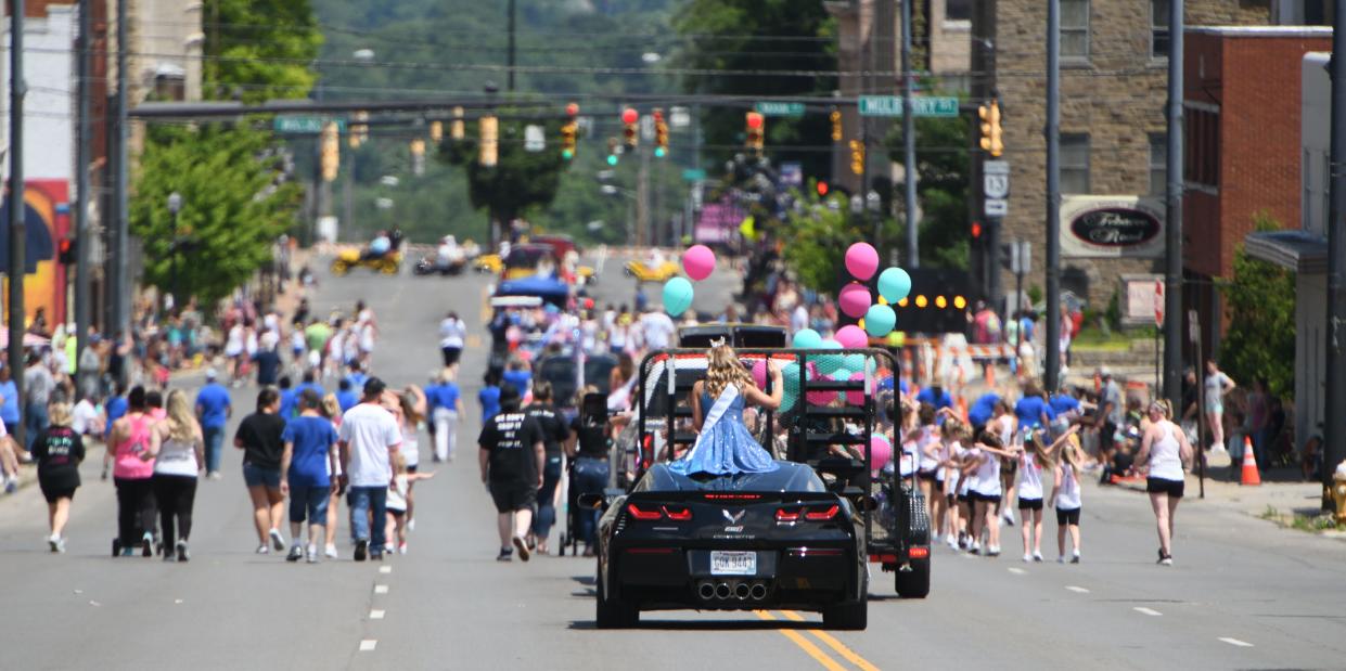 The Miss Ohio Scholarship Program parade heads east on Park Avenue West in this past News Journal photograph.