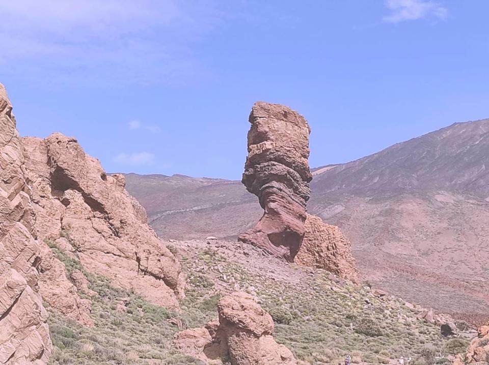 El Teide, de formación volcánica, es el Parque Nacional más visitado de España, más de tres millones de visitas al año.