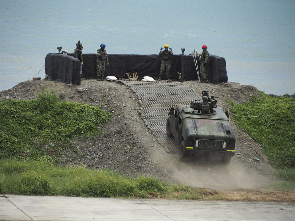 由悍馬車執行車載式拖式飛彈系統的發射任務，具備高機動性、隨時打了就跑的優勢。（圖：張柏仲攝）