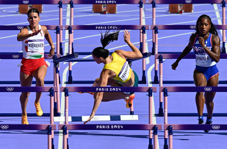 Michelle Jenneke falls at the Olympics.