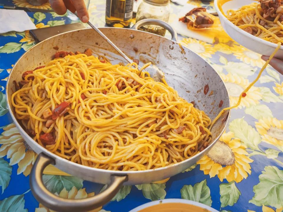 Spaghetti alla chitarra translates to ‘guitar spagehtti’ (Pasta Evangelists)