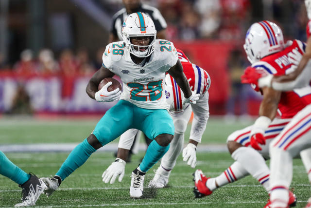 WATCH: Dolphins RB De'Von Achane scores first career TD