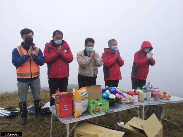 南投縣榮服處曹東發處長參加中橫殉職榮民春祭。(南投縣榮服處提供)