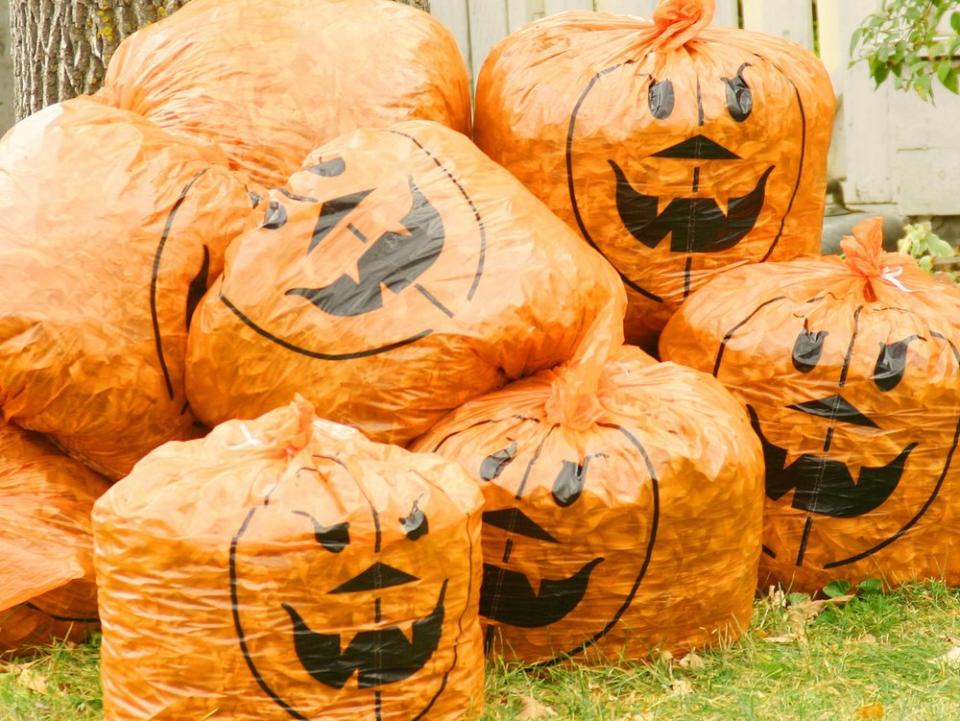 An Halloween fällt oft eine Menge Müll an. (Bild: Johanna Goodyear/Shutterstock.com)