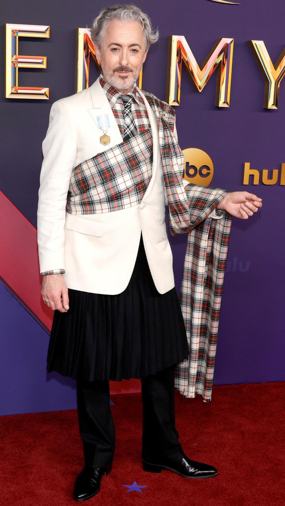  Alan Cumming attends the 76th Primetime Emmy Awards at Peacock Theater on September 15, 2024 in Los Angeles, California