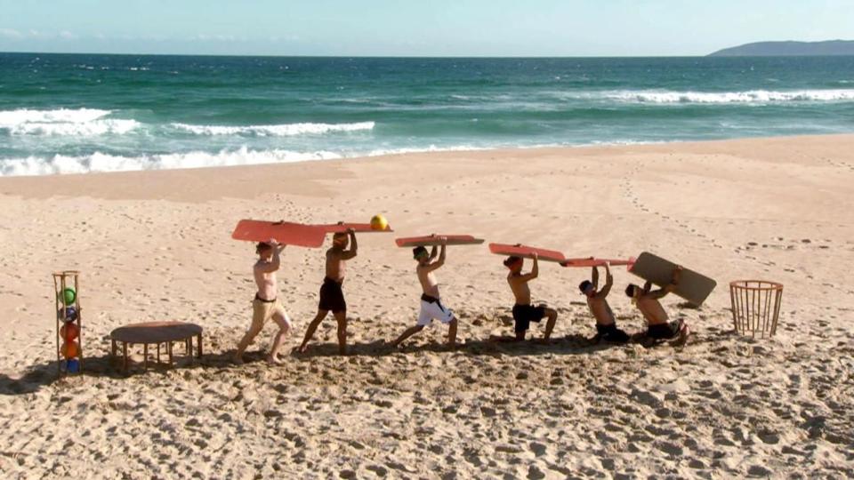 Beim Spiel am Strand verloren die Promi-Männer 22.500 Euro. (Bild: RTL)