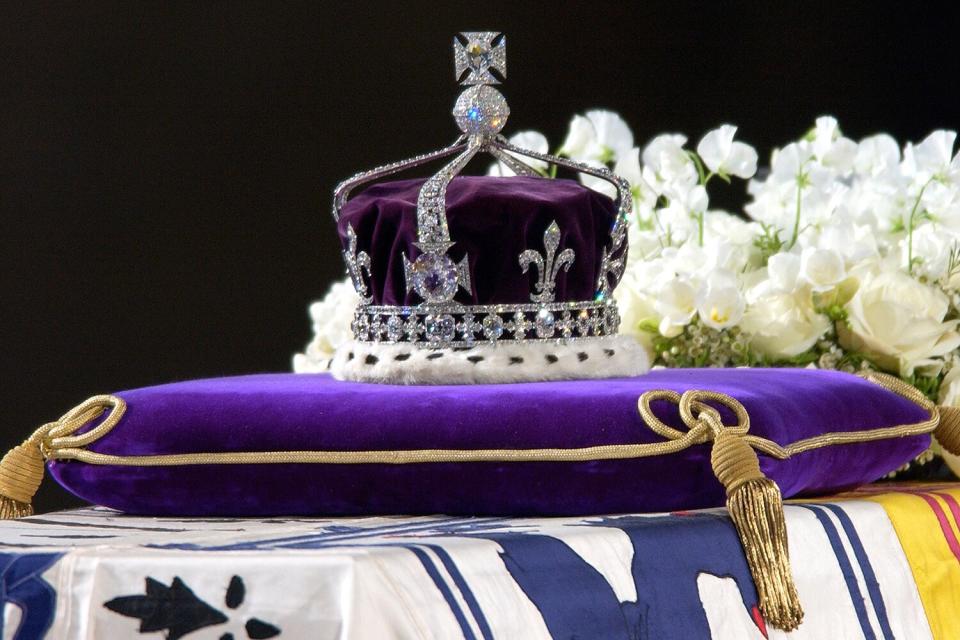 A Close-up Of The Coffin With The Wreath Of White Flowers And The Queen Mother's Coronation Crown With The Priceless Koh-i-noor Diamond.