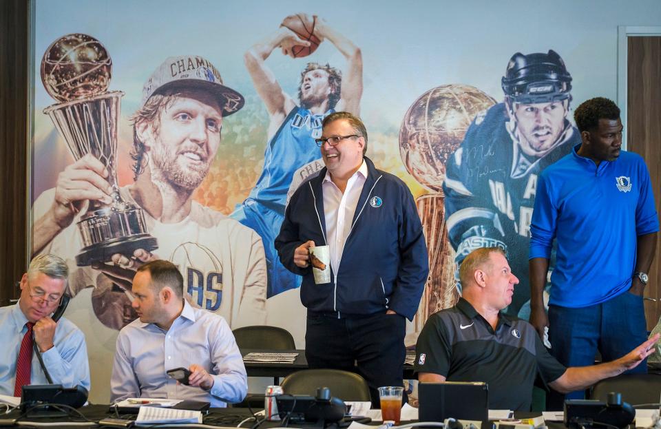 Donnie Nelson (center) led a front office staff that included assistant general manager Keith Grant (far left) and vice president of basketball operations Michael Finley (far right).