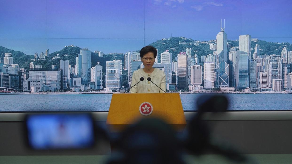 Hongkongs Regierungschefin Carrie Lam hat eine rigorose Umsetzung des umstrittenen Sicherheitsgesetzes angekündigt.