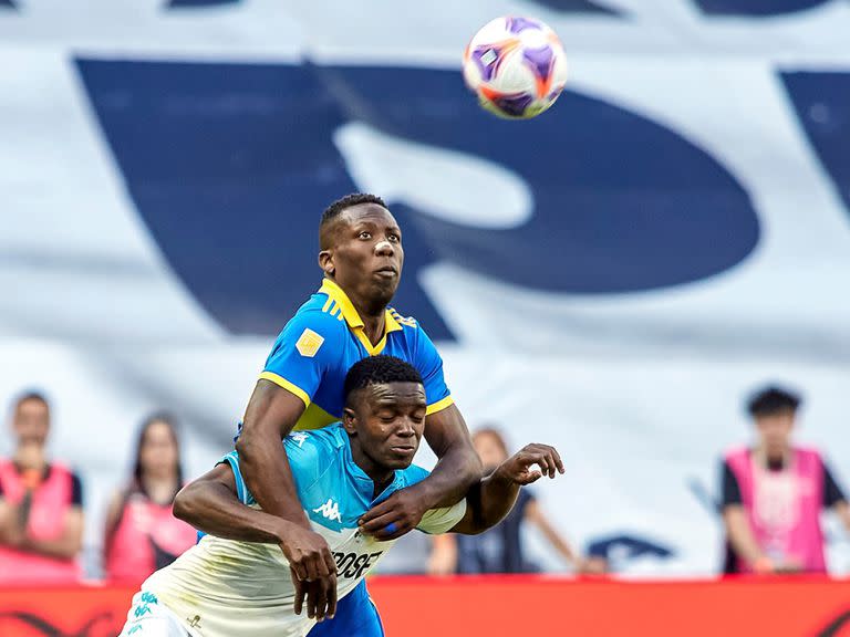 Luis Advíncula y Johan Carbonera se perfilan para ser titulares en la Supercopa Internacional