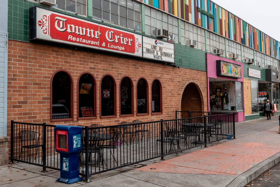 Towne Crier, a restuarant and lounge in the Uptown, closed in 2021.
