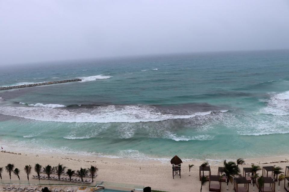 The ocean swells ahead of Storm Alberto in Cancun (REUTERS)