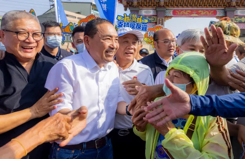 ▲侯友宜回家鄉嘉義跑行程，獲得民眾支持。（圖／侯辦提供）