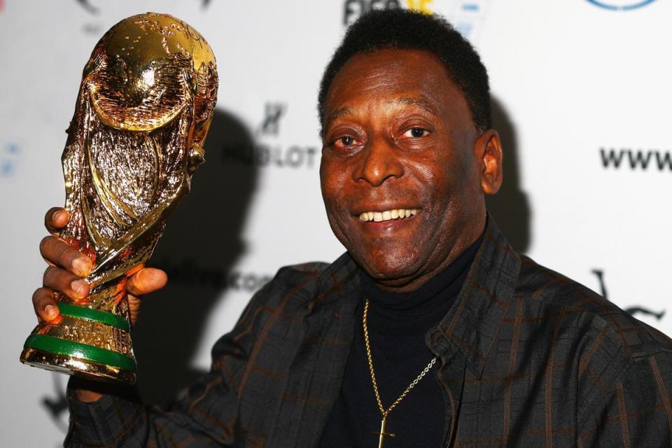 Pele with the World Cup in 2015 (Getty Images)