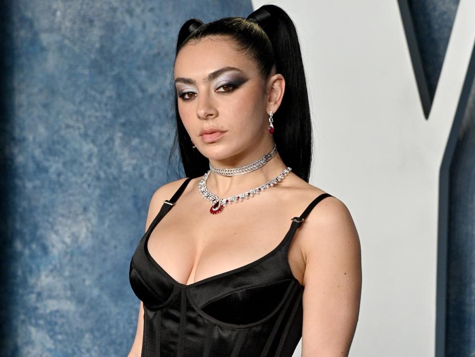 Charli XCX attends the 2023 Vanity Fair Oscar Party Hosted By Radhika Jones at Wallis Annenberg Center for the Performing Arts on March 12, 2023 in Beverly Hills, California.