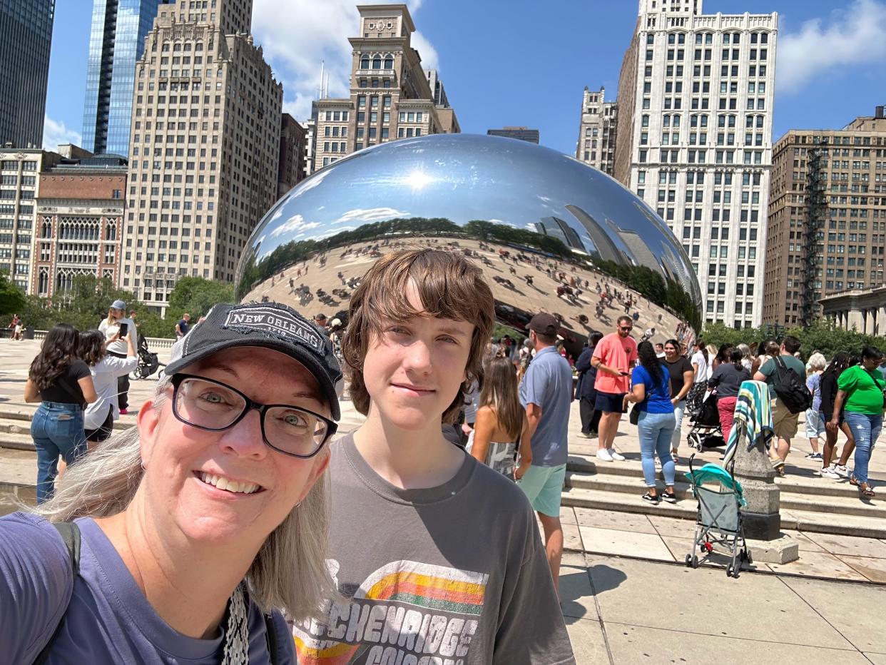 Mom and son traveling alone Chicago