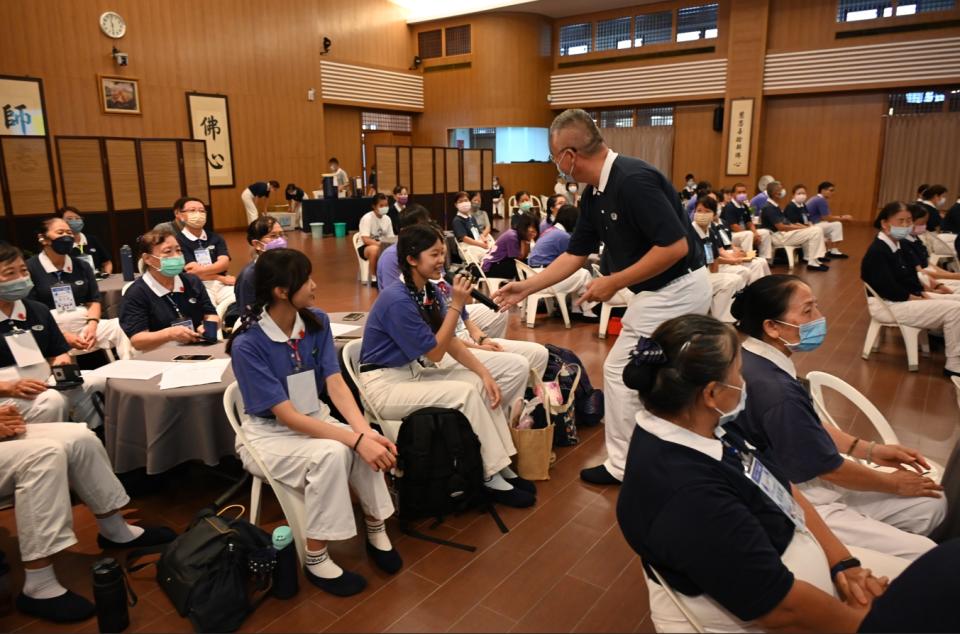 由北、中、南、東串聯起來的二十八位慈青團隊充滿朝氣活力開啟暖身。