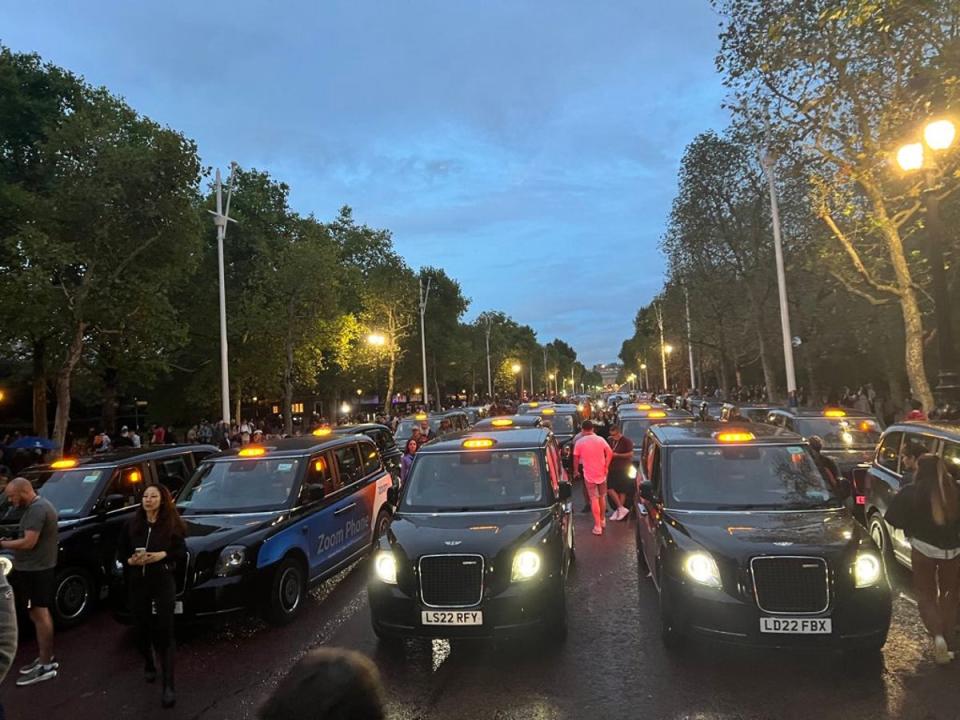 Paul Brand spotted the black cabs parked along the Mall (Paul Brand - Twitter @PaulBrandITV)