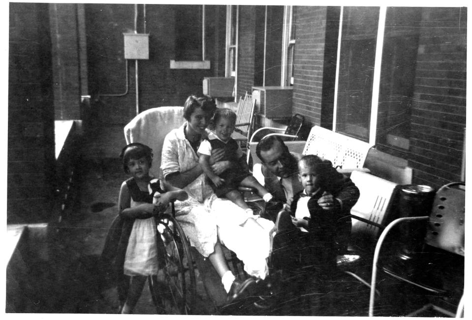 Cathy O’Donnell wit mother Kathleen Baugh Gleason, father Bob Gleason and brothers in a Dallas hospital in 1954.