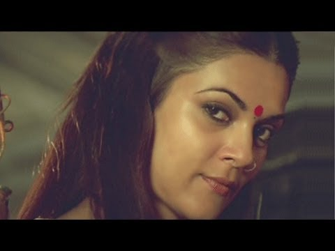 Sushmita Sen (Chingaari): Sushmita Sen for the first time played a hooker in Kalpana Lajmi’s ‘Chingaari’. She plays a young woman who enters the age-old business of prostitution in a small-town brothel where she brings up her daughter.