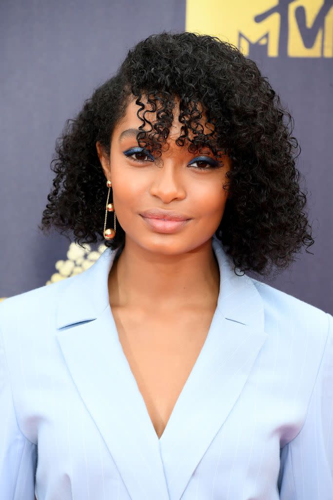 short hairstyles for thick hair yara shahidi