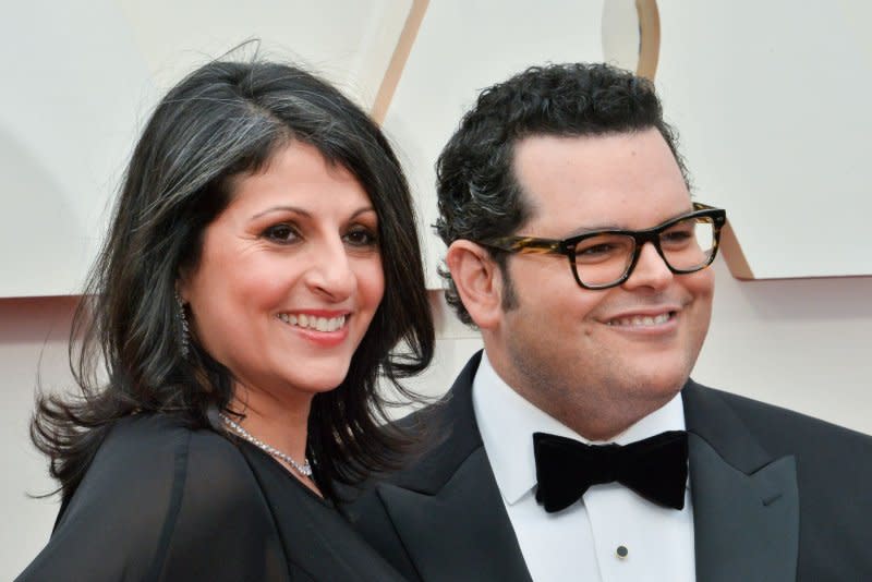 Josh Gad (R) and Ida Darvish attend the Academy Awards in 2020. File Photo by Jim Ruymen/UPI