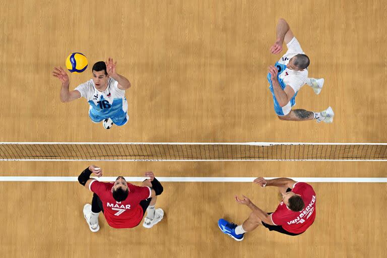 Partido de voleibol de la ronda preliminar masculina entre Eslovenia y Canadá durante los Juegos Olímpicos de París 2024