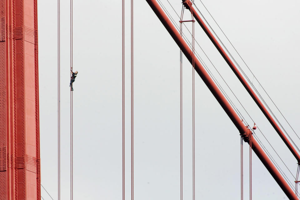 French daredevil climber Alain Robert, known as "Spiderman", climbs up the April 25 bridge over the Tagus river in Lisbon August 6, 2007. REUTERS/Marcos Borga