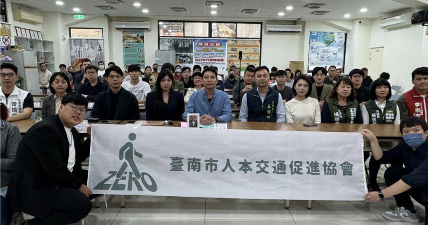 台南市人本交通促進協會今天舉行成立大會。(圖／中國時報曹婷婷攝)