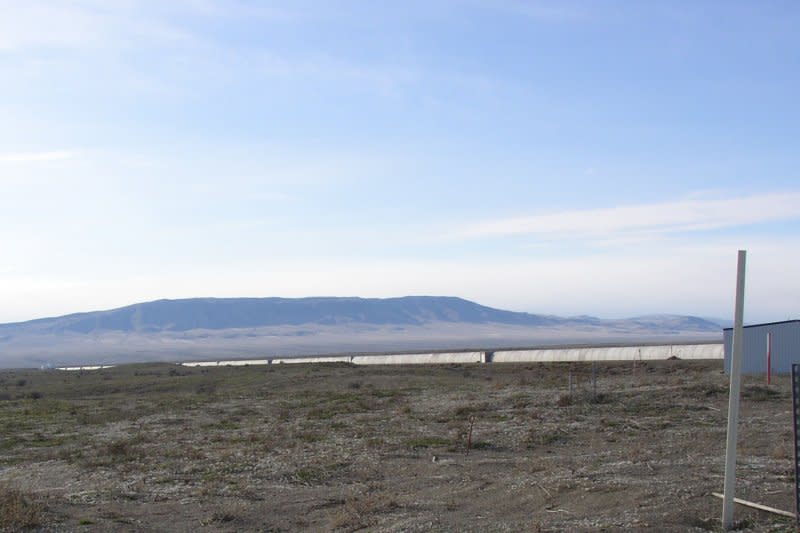 雷射干涉重力波天文台（LIGO）（維基百科）