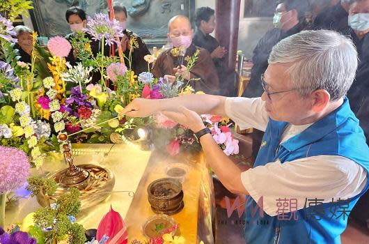 「浴佛節」是佛教重要節日之一，又稱「佛誕日」佛教寺院內都要舉行「浴佛」儀式，佛殿上供奉著太子佛像，信徒依序用小銅勺盛滿香湯浴灌太子佛，洗佛即洗心，提醒人們去除心中陰暗雜念，時時保有一顆清淨心。廟方表示，浴佛時，不單是洗去實際的塵埃，更是以佛法來洗除眾生的煩惱，能使眾生增長智慧，並期許社會祥和平安。