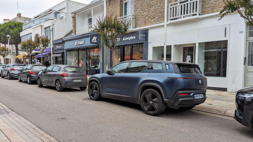 Un Fisker Ocean fraîchement livré dans les rues en France // Source : Raphaelle Baut